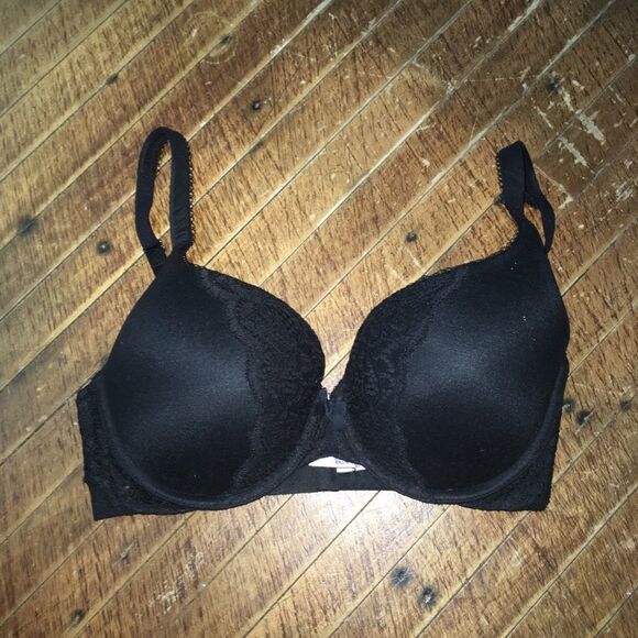 Victoria’s Secret Body soft padded 32DD bra - Picture 1 of 3